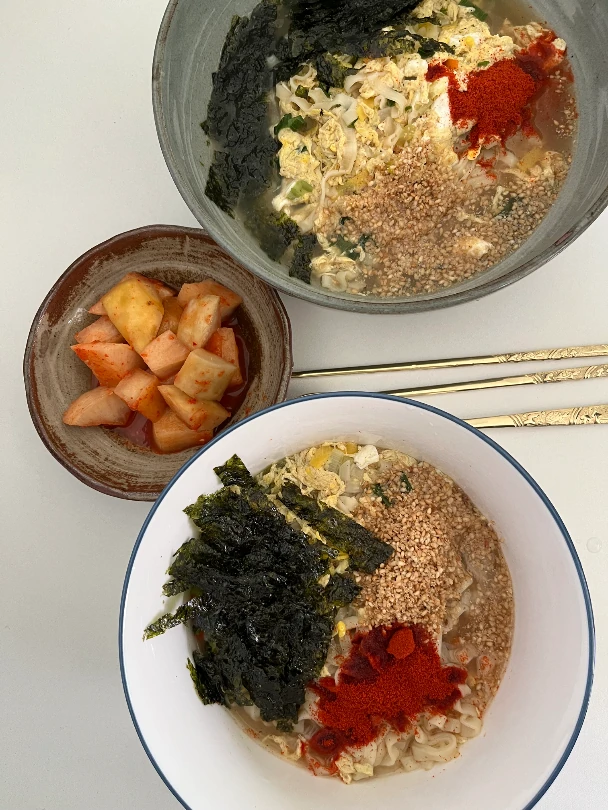 빠게주님의 얼큰 칼칼한 멸치 칼국수 꿀조합 리뷰 이미지